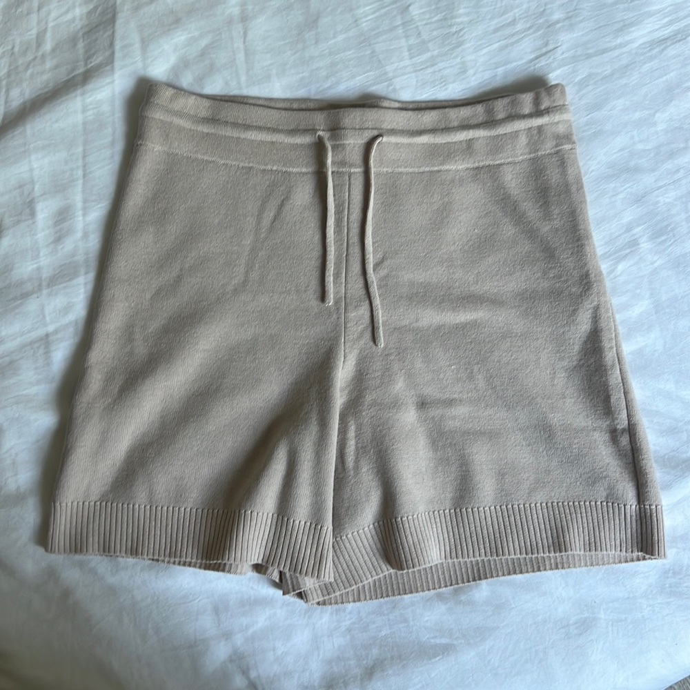 H&M knit beige shorts (small)